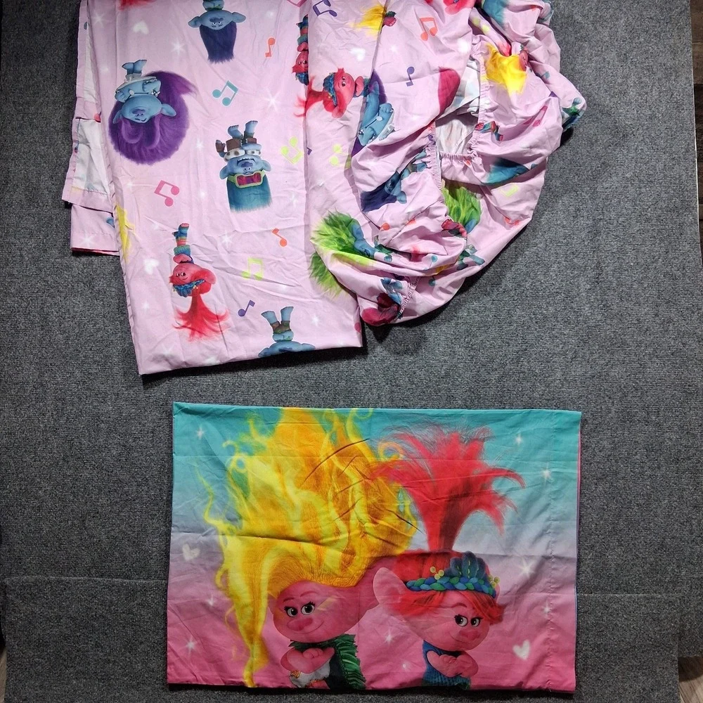 DreamWorks Trolls Band Together Reversible Comforter‎ Twin Full Rainbow Pink